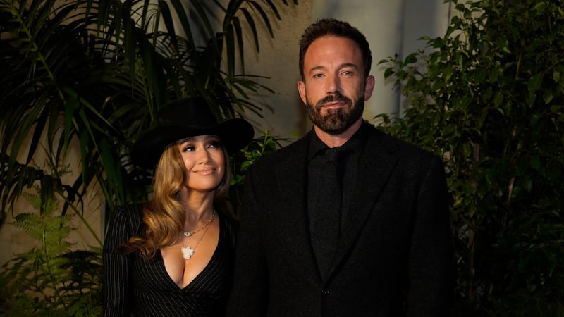 Jennifer López y Ben Affleck llegan al 'Spring 2023 Fashion Experience' de Ralph Lauren el...