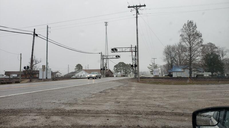 Un camión que llevaba una sustancia tóxica se volcó en Illinois, lo que provocó “numerosas...